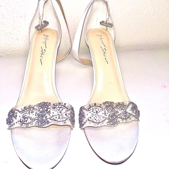 Betsy Johnson White sparkly sandals. SZ 11 - Picture 2 of 4